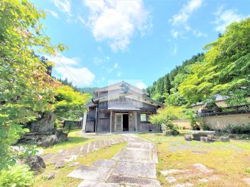 ～ゆったりとした時間が流れる里山暮らし。豊かな緑と清流、田畑に囲まれた稀少ロケーション～