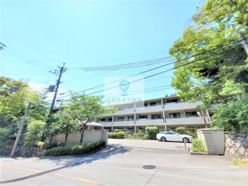 ～【別荘のように暮らす。】 四季の移ろいと川のせせらぎを楽しむ贅沢なロケーション ～