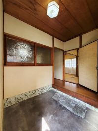～『京都市内で叶えるお庭付き平屋暮らし』　玄関土間から始まる昭和レトロな日本家屋～
