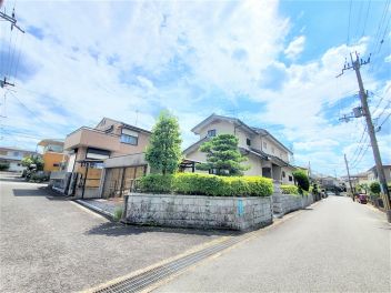 ～【馬堀駅から徒歩１０分圏内の人気エリア！】 明るく開放感のある角地に建つ美宅物件～