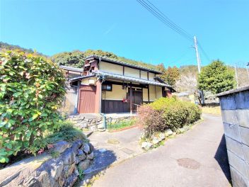 ～利便性の良い田舎暮らしが実現できる、豊かな緑と田畑に囲まれた稀少ロケーション～